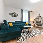 Peaceful Apartment Near Old Town