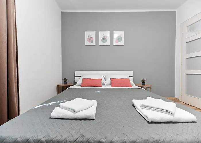 Peaceful Apartment Near Old Town